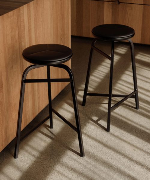 Treble_bar_stools_black_kitchen_close_Northern_Photo_Einar_Aslaksen_Low-res-583x819